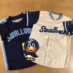 東京ヤクルトスワローズ ユニフォーム 130cm 2枚つば九郎アイロンビーズ付きのサムネイル