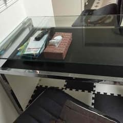 ガラステーブルのサムネイル