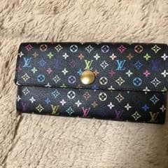 こちらはルイヴィトンのモノグラムの財布になります。のサムネイル