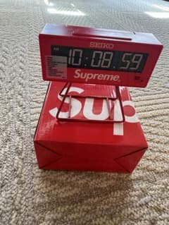 SEIKO Supreme デジタル 時計 レッド ボックスロゴステッカー付 Supreme SEIKO デジタルアラーム時計 QHL905RL レッド - メルカリ