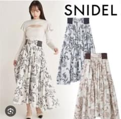 SNIDEL ボリュームタフタプリントスカートのサムネイル