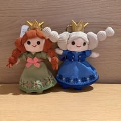 ディズニーストア　ブラッシュキーチェーン　エルサ　女王 ディズニーストア アナと雪の女王 アナ エルサ 幼少期 ぬいぐるみキー