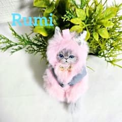 桃ファー・ルミ・コヤンイサムチョン・バックチャーム・ストラップ・猫