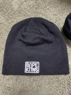 A BATHING APE KAWS コラボ ニット帽のサムネイル
