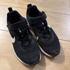 本日のみ値下げします！美品　Nike ブラック スニーカー　サイズ18のサムネイル