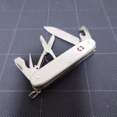 VICTORINOX(ビクトリノックス) パイオニア　スイス・アーミーナイフのサムネイル