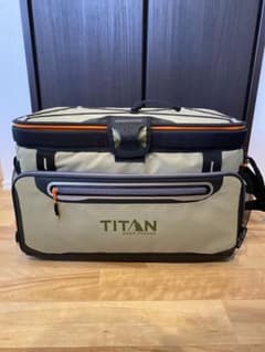 TITAN タイタン　クーラーボックスのサムネイル