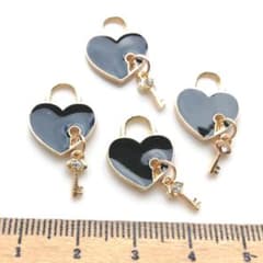 2セット⭐ハート揺れるキー(ブラック).。.:*4個♡ゴールドチャーム