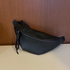 tov】 BUFF レザーボディバッグ ショルダーバッグ ブラック M - メルカリ