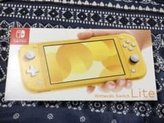 ニンテンドースイッチ ライト　本体　イエローのサムネイル