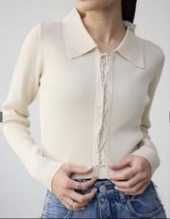 レースアップポロカラーニット　AZUL BY MOUSSY ホワイトusedのサムネイル