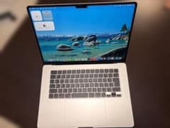 MacBook Air M3 15インチ 16GB / 512GB スターライトのサムネイル