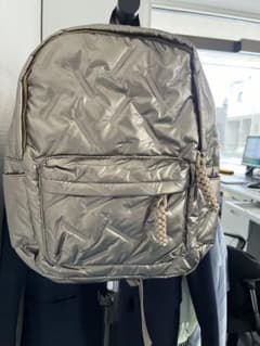 未使用の新品　キルティング素材 リュックサック バックパック メタリックのサムネイル