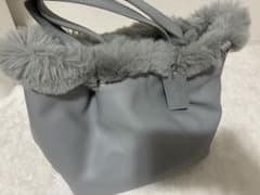 Ray BEAMS ファー付きハンドバッグ グレーのサムネイル