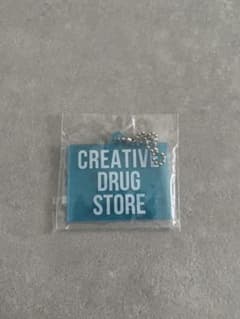 CREATIVE DRUG STORE キーホルダー　水色　非売品のサムネイル