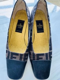 美品⭐︎ FENDI 正規品　パンプス　23㌢のサムネイル