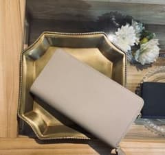 ハイブランドにも使用されてる高級本革使用 長財布 上品なお色の 