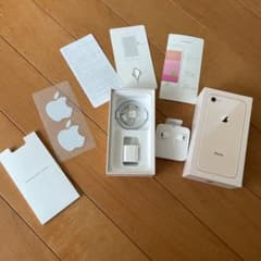 iPhone8 の箱　付属品のサムネイル