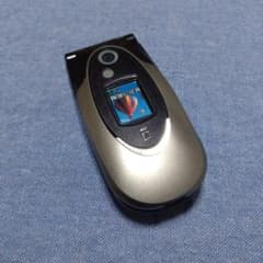 展示用モック☆【F900iC】ドコモ☆ガラケー 模型 レア 二つ折り 銀色