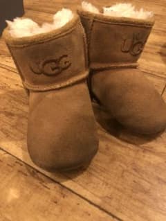値下げしました！UGG babyムートンブーツ 男女兼用のサムネイル