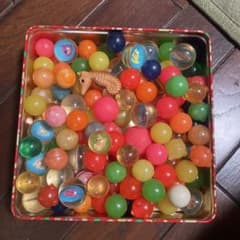 カラフルなスーパーボールのサムネイル