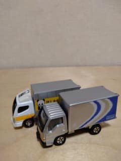トミカ トラック ミニカー 2台セット 佐川急便 引越社のサムネイル