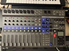 zoom livetrak L-12のサムネイル