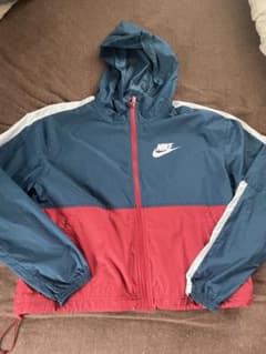 く*み様 Nike フード付きウィンドブレーカーのサムネイル