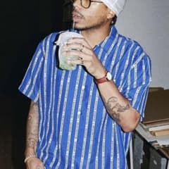ど*き様 Supreme Old English StripeSilk S/S - メルカリ