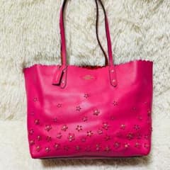 コーチ トートバッグ フローラルアップリケ フラワーモチーフ シグネチャー 黒 COACH コーチ フローラルアップリケ トートバッグ レザー 花 ピンク
