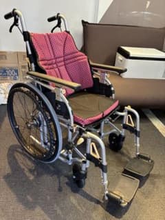 軽量 多機能 自走用 日進医療器 日進医療器　自走用　多機能　軽量　ノーパンクタイヤ　車椅子　NA-U7 ノーパンクタイヤ メルカリ - NA-U7 車椅子 車椅子