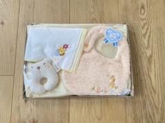 【新品未使用】スタイ・ガーゼ・おもちゃセットのサムネイル