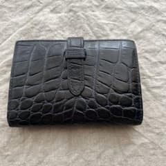 J&M DAVIDSON 二つ折り財布 クロコ型押し ブラック - メルカリ