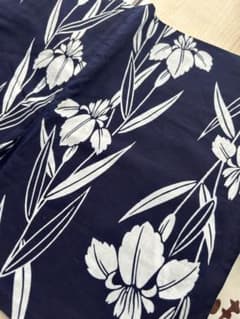 花柄 浴衣 紺色のサムネイル