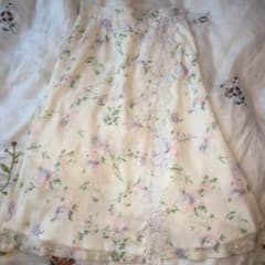 美品シュープリームララ( *˙︶˙*)و∗︎*゜春に向けてSALE！のサムネイル