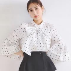 【1度着用のみ】CELFORD セルフォード ドット柄ボウタイ リボンブラウスのサムネイル