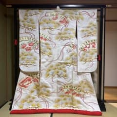 【未使用】打掛　花嫁衣装 金糸松刺繍華やか　扇に花と鳳凰のサムネイル
