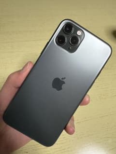 iPhone 11 Pro ミッドナイトグリーン 256 GB auのサムネイル
