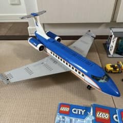 LEGO City 60104 レゴシティ　空港ターミナルと旅客機【廃盤品】のサムネイル