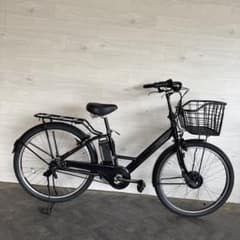 黒い電動アシスト自転車 前バスケット付きバッテリーb400 - メルカリ