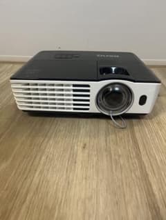 BenQ プロジェクター TH682ST 電源ケーブル付属 - メルカリ