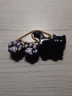 No 282 猫＆肉球　レジン製　ボールチェーン付　ブラック＆パープルのサムネイル