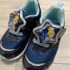 スニーカーのサムネイル