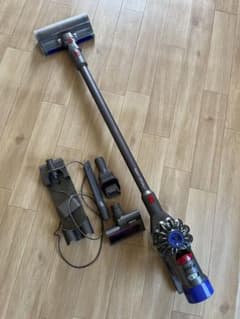 Dyson V8 Fluffy+ スティッククリーナー 本体と付属品 - メルカリ