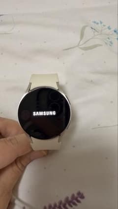 【純正充電ケーブル付き】Galaxy Watch6 40mm ゴールドのサムネイル