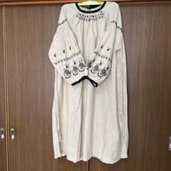 刺繍ワンピースのサムネイル