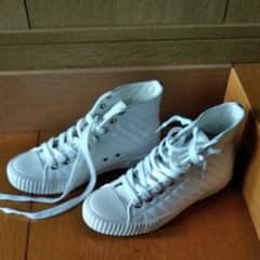 スニーカーのサムネイル
