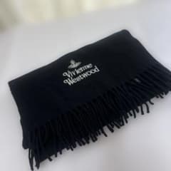 正規品 Vivienne Westwood ブラックマフラー ロゴ刺繍 オーブ - メルカリ