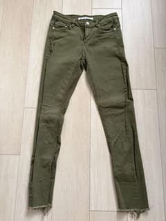 【最終値下げ】ZARA ザラ カーキ オリーブ スキニーデニムパンツ フリンジ裾のサムネイル