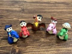 すき家 しんちゃん恐竜マスコットカーのサムネイル